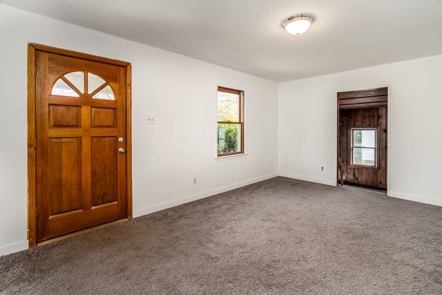 1105 W Walkup Avenue, Carbondale, IL 62901