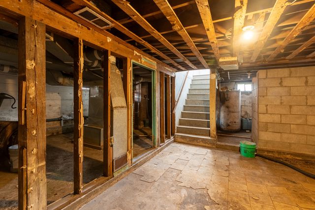 1105 W Walkup Avenue, Carbondale, IL 62901