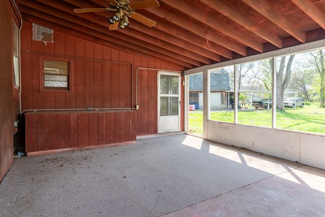 1105 W Walkup Avenue, Carbondale, IL 62901
