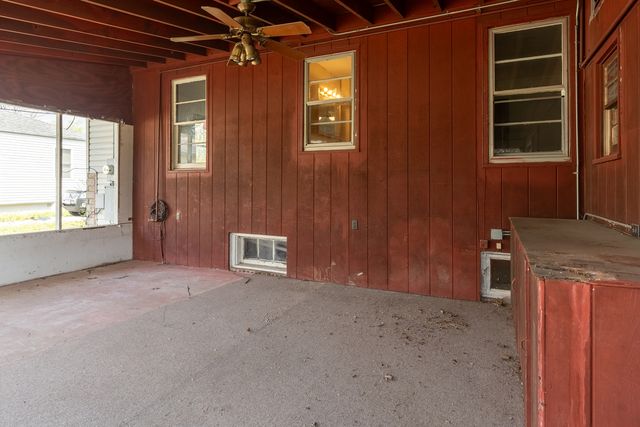 1105 W Walkup Avenue, Carbondale, IL 62901