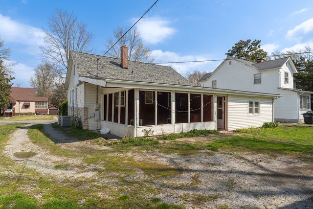 1105 W Walkup Avenue, Carbondale, IL 62901