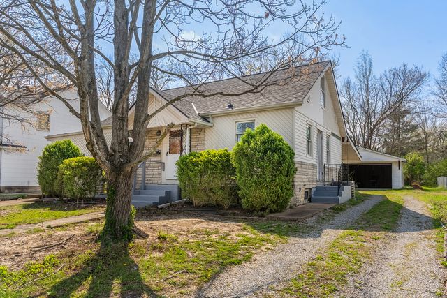 1105 W Walkup Avenue, Carbondale, IL 62901