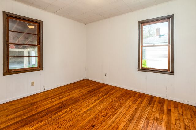 1105 W Walkup Avenue, Carbondale, IL 62901
