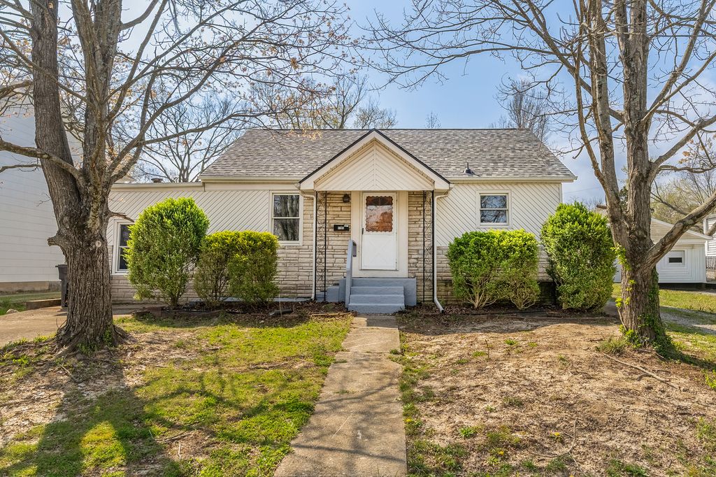 1105 W Walkup Avenue, Carbondale, IL 62901