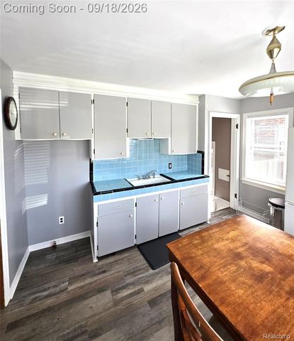 4129 Duplex Avenue, Lincoln Park, MI 48146