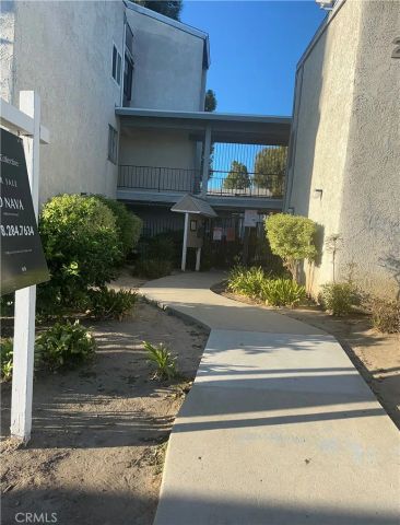 21801 Roscoe, Canoga Park, CA 91304
