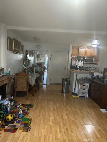 21801 Roscoe, Canoga Park, CA 91304