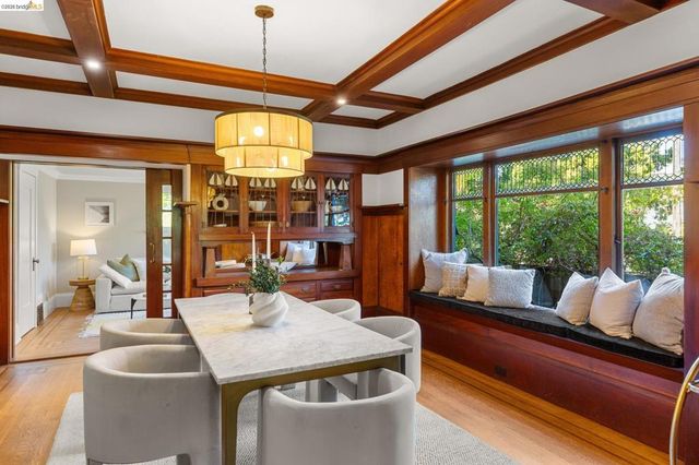 5690 Ocean View Dr, Oakland, CA 94618