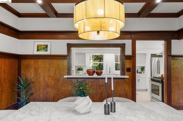 5690 Ocean View Dr, Oakland, CA 94618