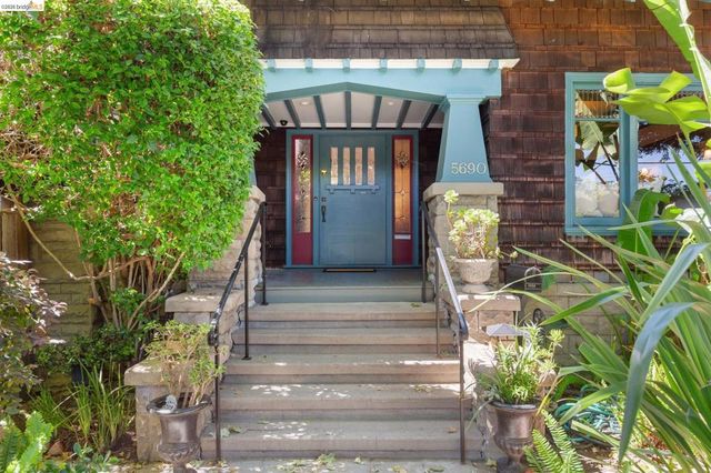 5690 Ocean View Dr, Oakland, CA 94618