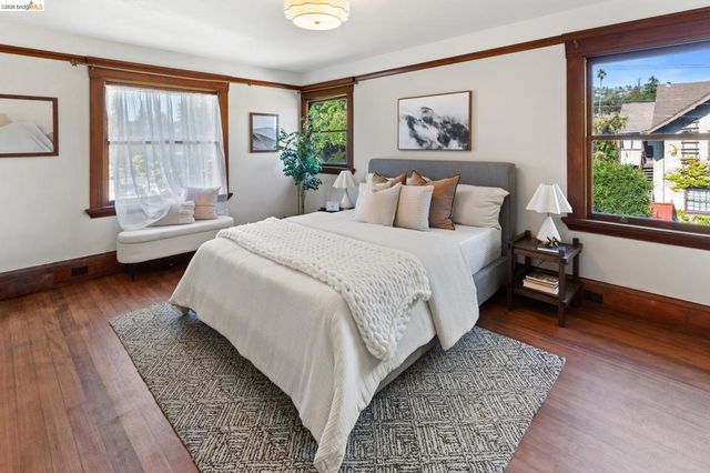 5690 Ocean View Dr, Oakland, CA 94618