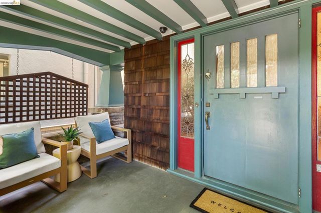 5690 Ocean View Dr, Oakland, CA 94618