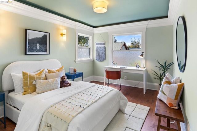 5690 Ocean View Dr, Oakland, CA 94618