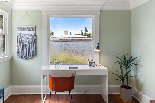 5690 Ocean View Dr, Oakland, CA 94618