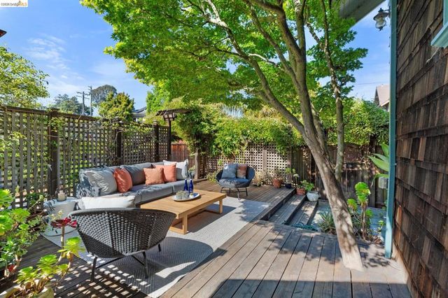 5690 Ocean View Dr, Oakland, CA 94618