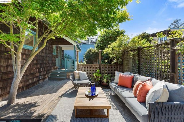 5690 Ocean View Dr, Oakland, CA 94618