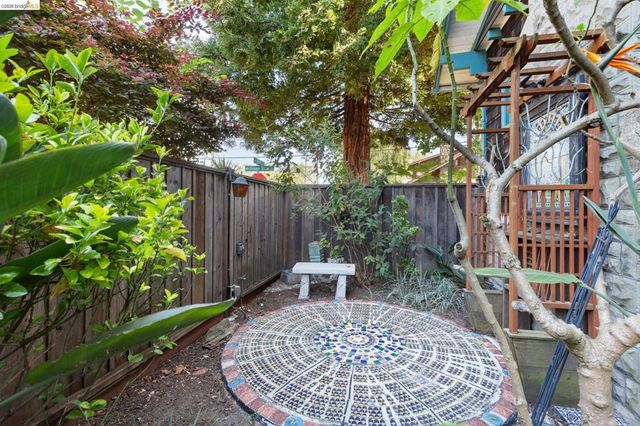 5690 Ocean View Dr, Oakland, CA 94618