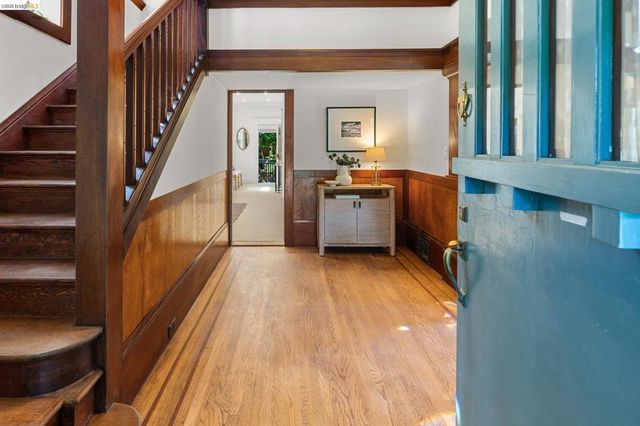 5690 Ocean View Dr, Oakland, CA 94618