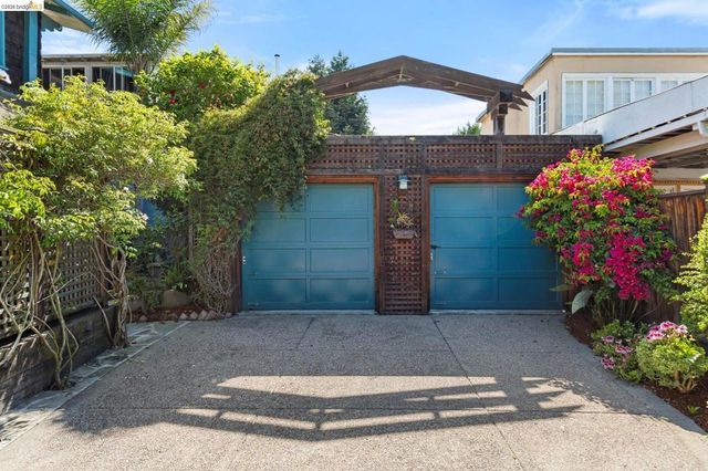 5690 Ocean View Dr, Oakland, CA 94618