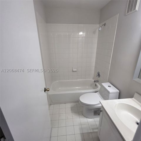4730 Lago Vista Dr, Coconut Creek, FL 33073