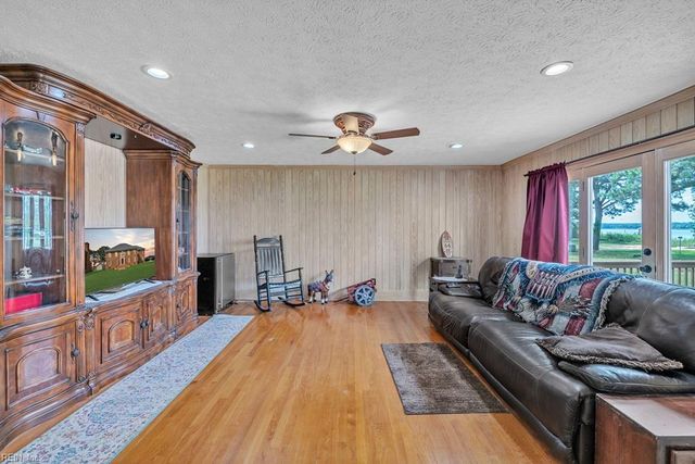 702 Lipton DR, Newport News, VA 23608
