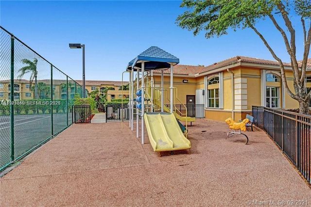 9640 NW 2nd St 5-105, Pembroke Pines, FL 33024