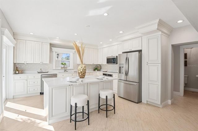 104 PALMERA BOULEVARD NE, St Petersburg, FL 33704