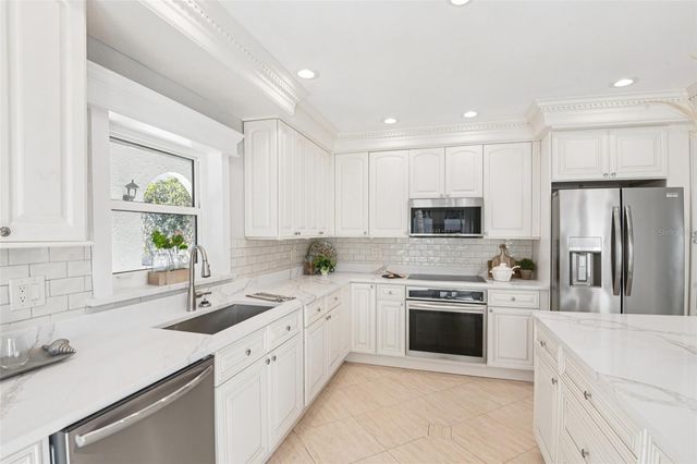 104 PALMERA BOULEVARD NE, St Petersburg, FL 33704