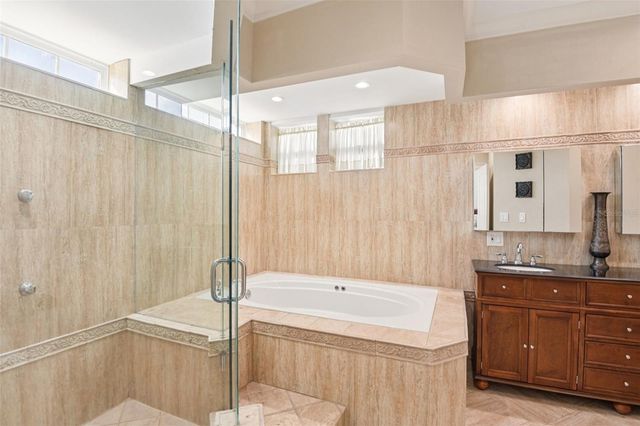 104 PALMERA BOULEVARD NE, St Petersburg, FL 33704