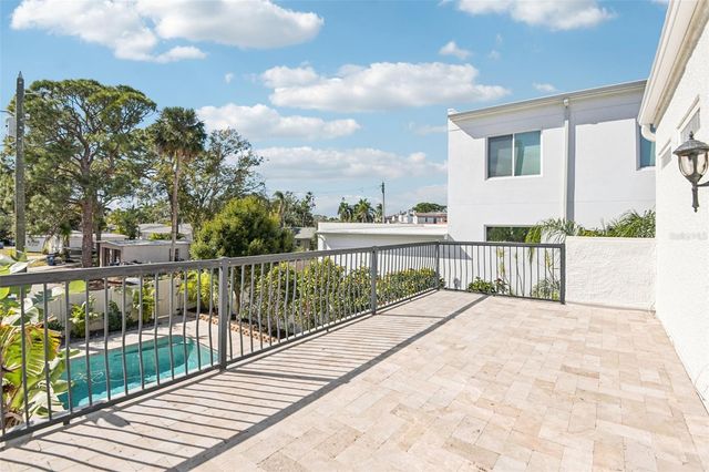 104 PALMERA BOULEVARD NE, St Petersburg, FL 33704