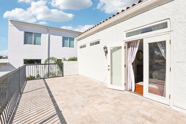 104 PALMERA BOULEVARD NE, St Petersburg, FL 33704