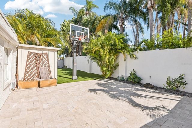 104 PALMERA BOULEVARD NE, St Petersburg, FL 33704