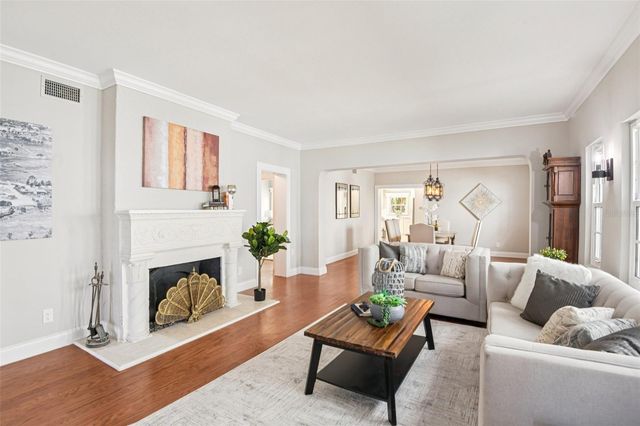 104 PALMERA BOULEVARD NE, St Petersburg, FL 33704