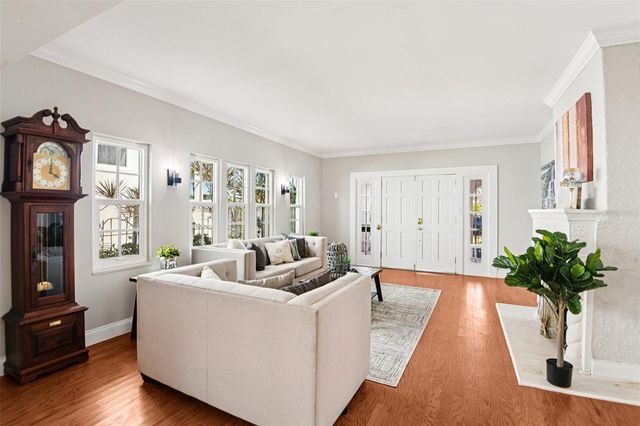 104 PALMERA BOULEVARD NE, St Petersburg, FL 33704