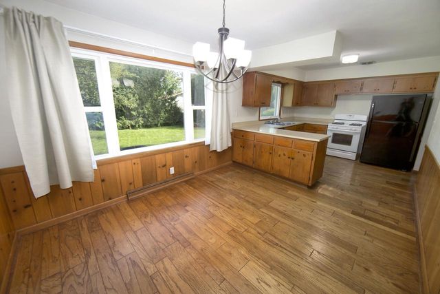 11800 Timberline LANE, Hales Corners, WI 53130