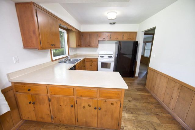 11800 Timberline LANE, Hales Corners, WI 53130