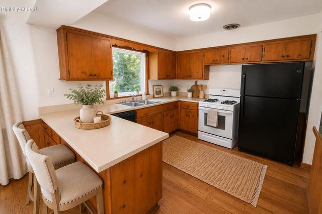 11800 Timberline LANE, Hales Corners, WI 53130