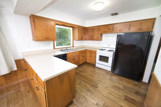 11800 Timberline LANE, Hales Corners, WI 53130