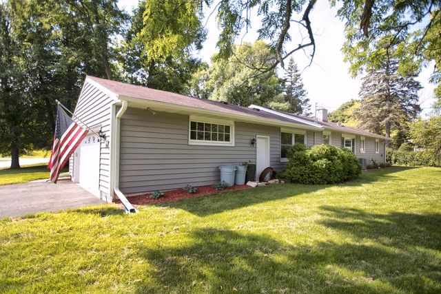 11800 Timberline LANE, Hales Corners, WI 53130