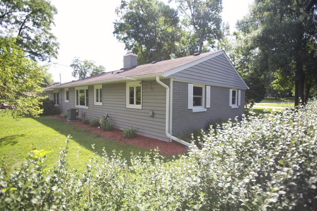 11800 Timberline LANE, Hales Corners, WI 53130