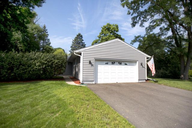 11800 Timberline LANE, Hales Corners, WI 53130