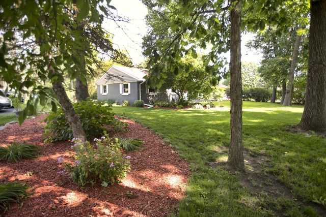 11800 Timberline LANE, Hales Corners, WI 53130