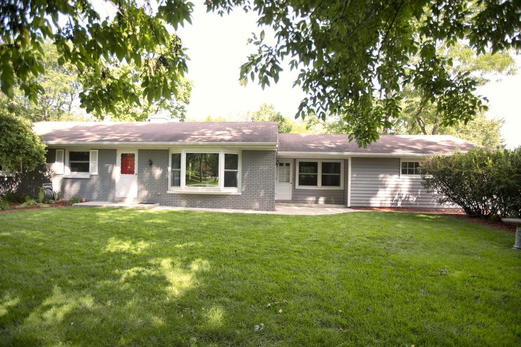 11800 Timberline LANE, Hales Corners, WI 53130
