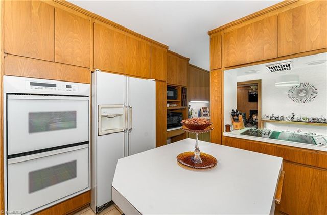 565 Knob View Drive, Winston-salem, NC 27104