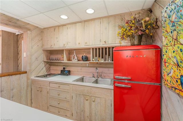 565 Knob View Drive, Winston-salem, NC 27104