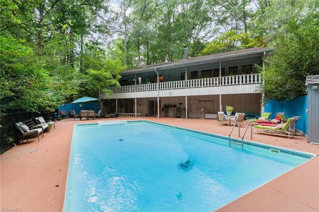565 Knob View Drive, Winston-salem, NC 27104