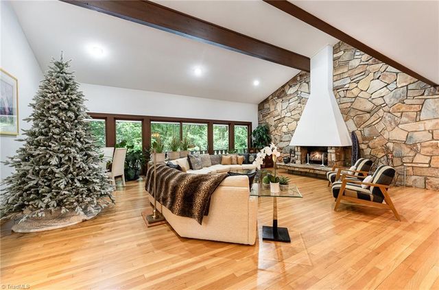 565 Knob View Drive, Winston-salem, NC 27104