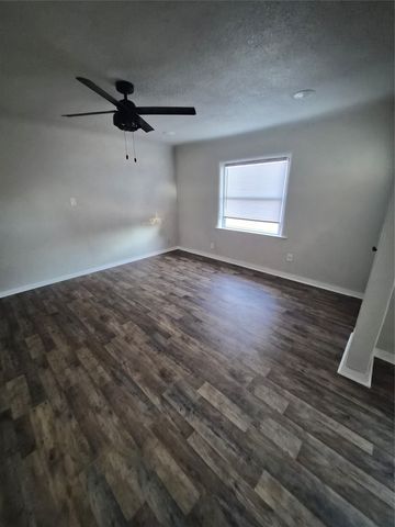 832 Featherston Street, Cleburne, TX 76033