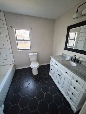 832 Featherston Street, Cleburne, TX 76033