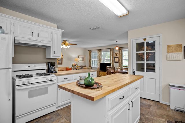 319 N Howard Street, Grapeland, TX 75844